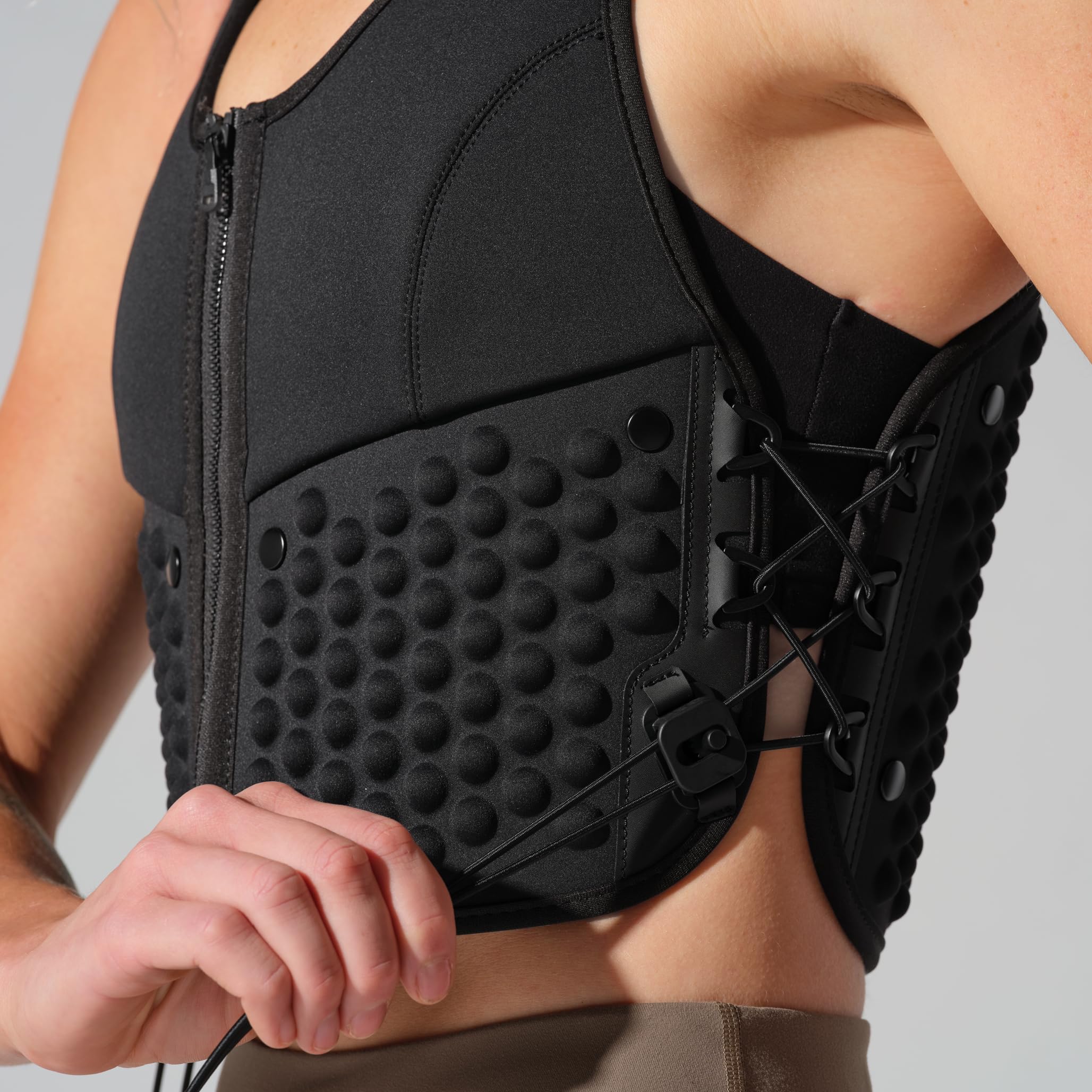 OMORPHO Women’s G-Vest Icon, 6 lb (up to 12 lb with optional G-Pack, sold separately), low-profile, fully adjustable comfort fit for hiking, walking, running, and training.
