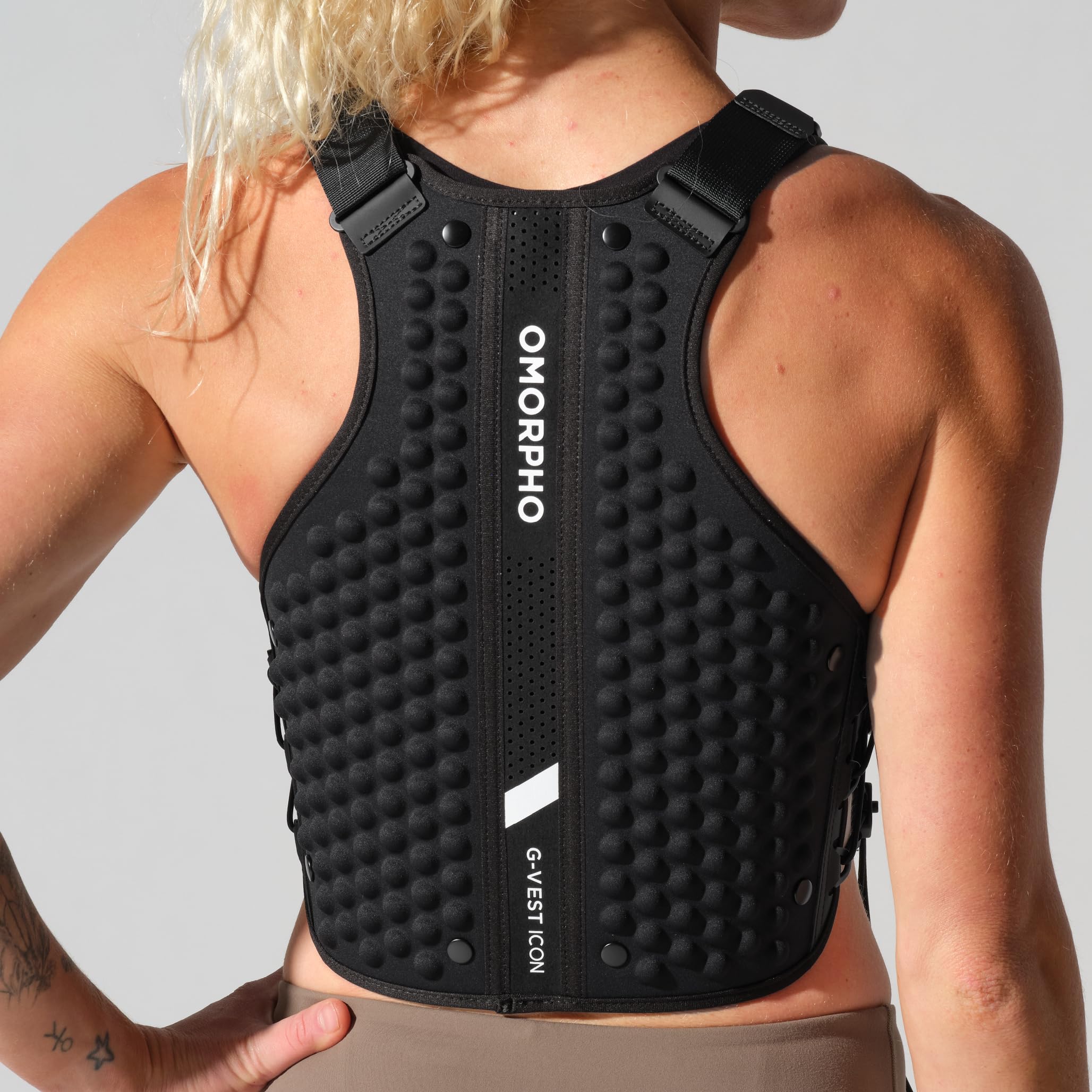 OMORPHO Women’s G-Vest Icon, 6 lb (up to 12 lb with optional G-Pack, sold separately), low-profile, fully adjustable comfort fit for hiking, walking, running, and training.
